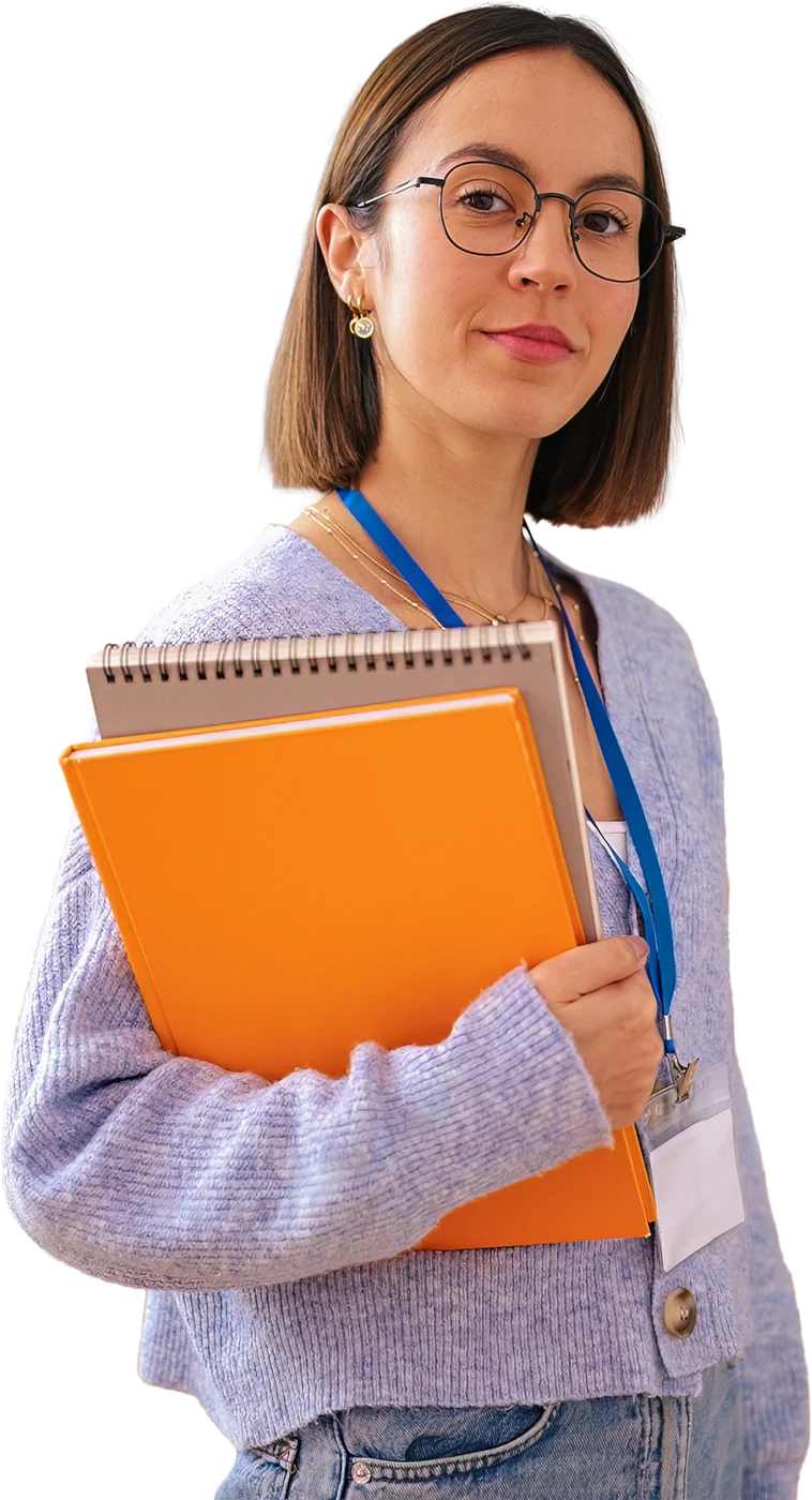 Educadora com livros e caderno, personagem da campanha do ConheCER